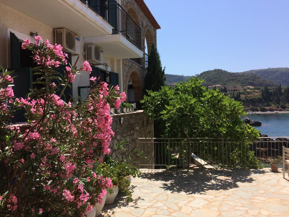 Hôtel Les Sirenes Kardamili Extérieur photo